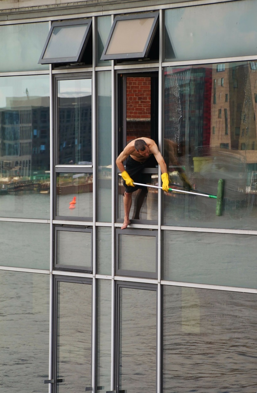 window cleaner, architecture, house-246423.jpg